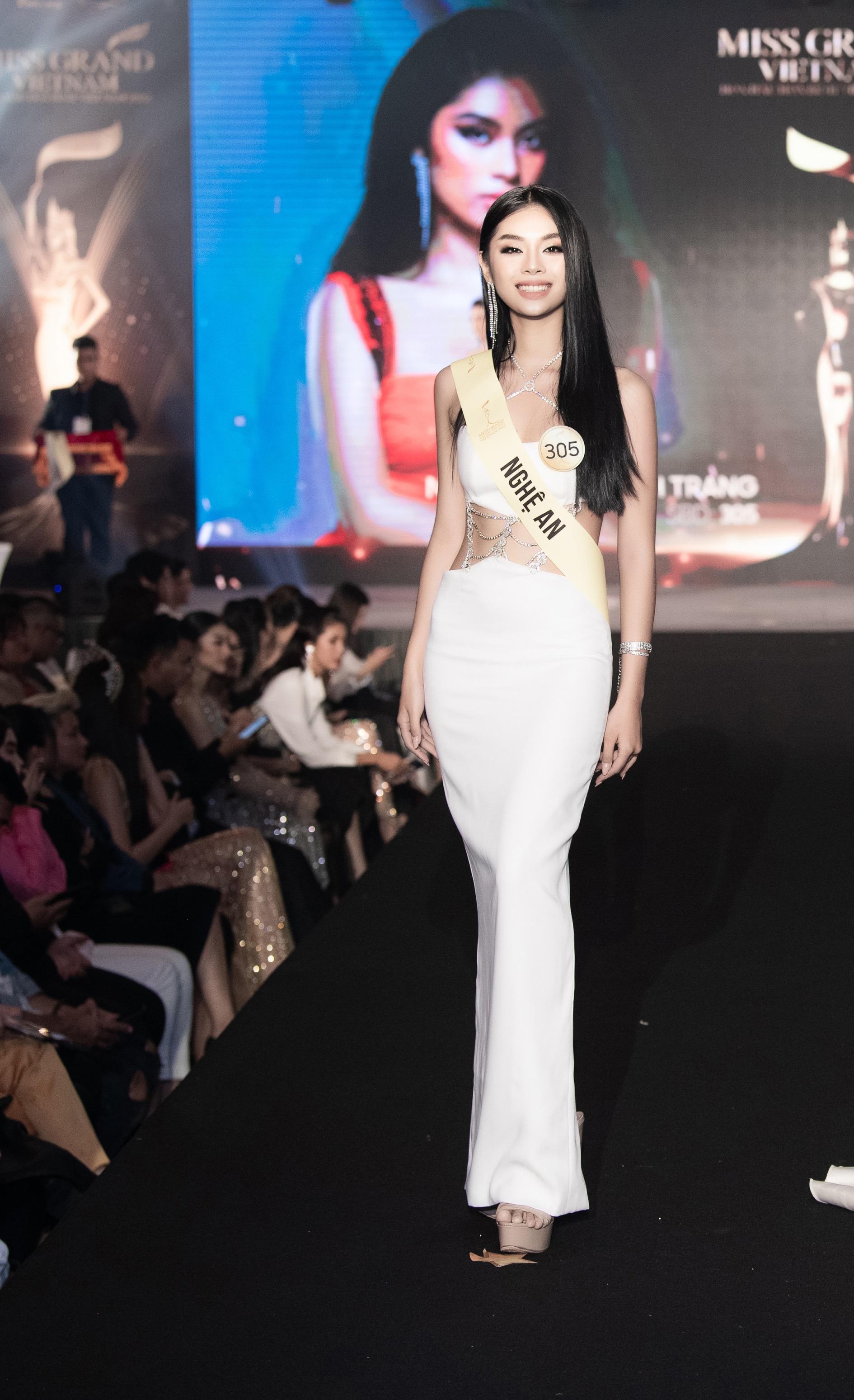 Mai Ngô, Quỳnh Châu tung chiêu catwalk độc đáo tại lễ nhận sash của Miss Grand Vietnam 2022 - Ảnh 10.