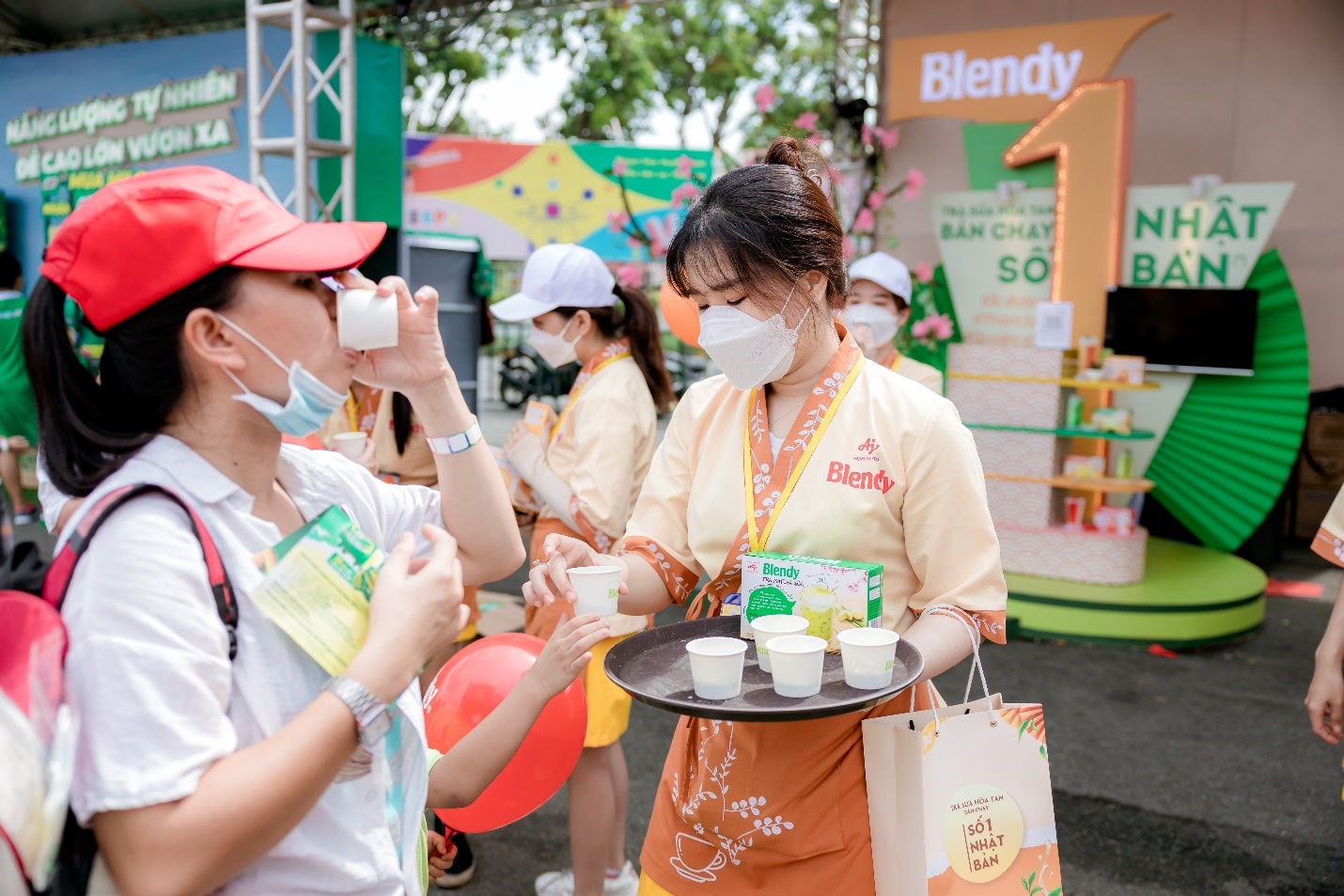 Các gia đình hào hứng tham gia Ngày hội sắc màu – Mega Color Event - Ảnh 9.