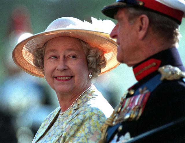 Cách người Anh tưởng nhớ Nữ hoàng Elizabeth II trong quốc tang - Ảnh 2.