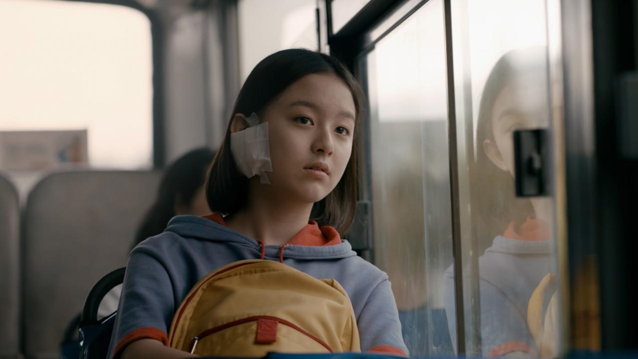 Em gái Kim Go Eun ở phim mới: Chưa từng yêu đương nhưng lại lấy đi nụ hôn đầu của bạn diễn - Ảnh 3.