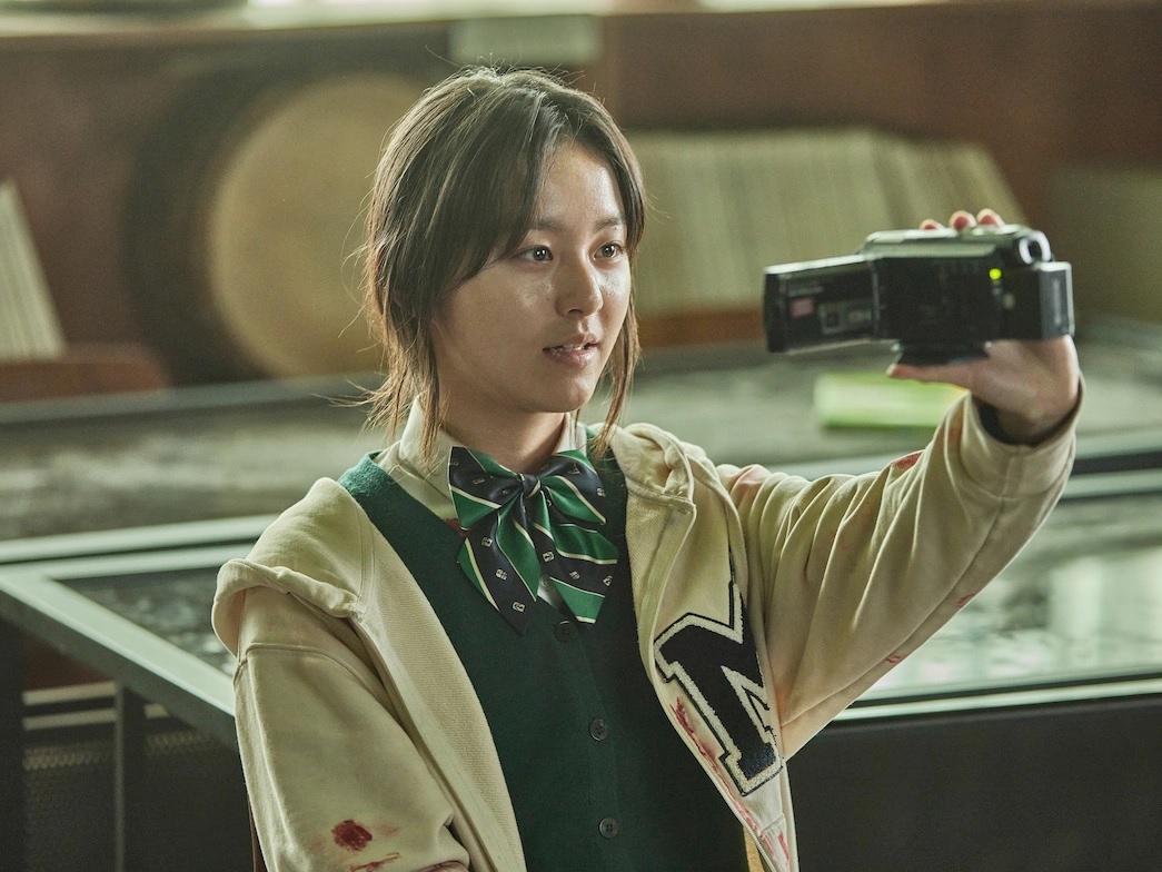 Em gái Kim Go Eun ở phim mới: Chưa từng yêu đương nhưng lại lấy đi nụ hôn đầu của bạn diễn - Ảnh 4.