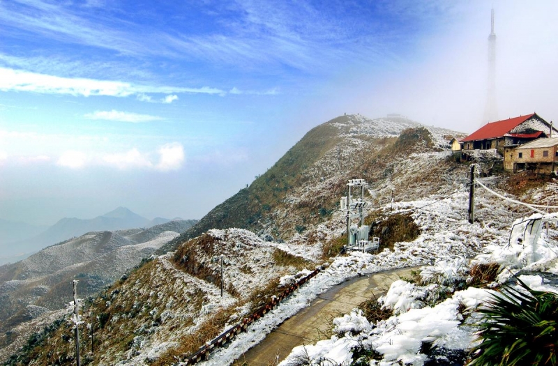 Không chỉ ở đỉnh Fansipan, Việt Nam cũng có nhiều địa điểm khác có thể &quot;săn&quot; tuyết rơi - Ảnh 4.