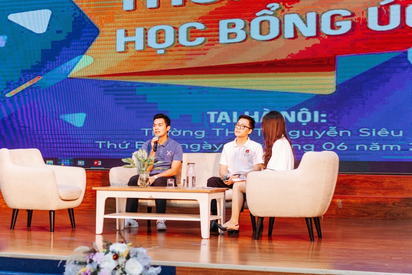 Chủ tịch hội sinh viên vừa xong cử nhân đã nhận học bổng tiến sĩ - Ảnh 2. Chủ tịch hội sinh viên vừa xong cử nhân đã nhận học bổng tiến sĩ - Ảnh 2.