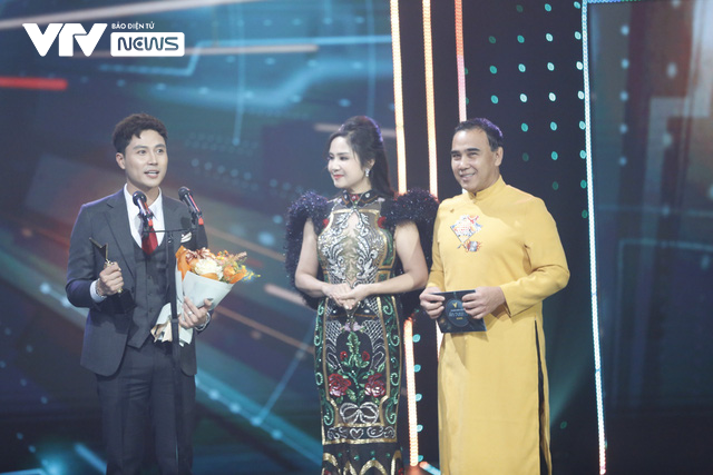 Thanh Sơn thắng giải Diễn viên nam ấn tượng của VTV Awards 2022: Tôi đã nhiều lần mơ cầm chiếc cup này - Ảnh 1.