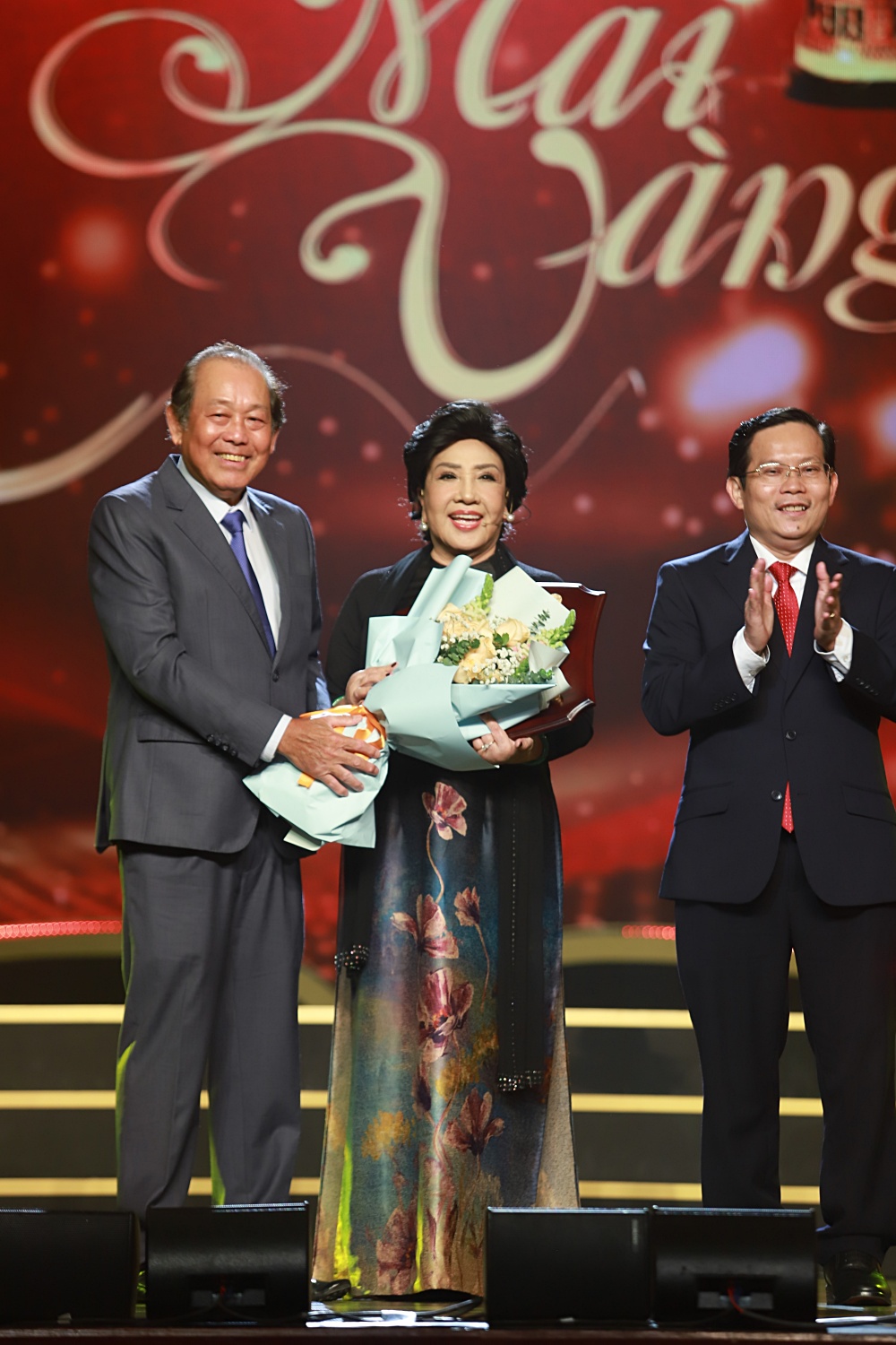 Ngô Kiến Huy nhận cú đúp Mai Vàng, Lan Ngọc lần thứ 3 nhận giải Nữ diễn viên được yêu thích nhất - Ảnh 5.