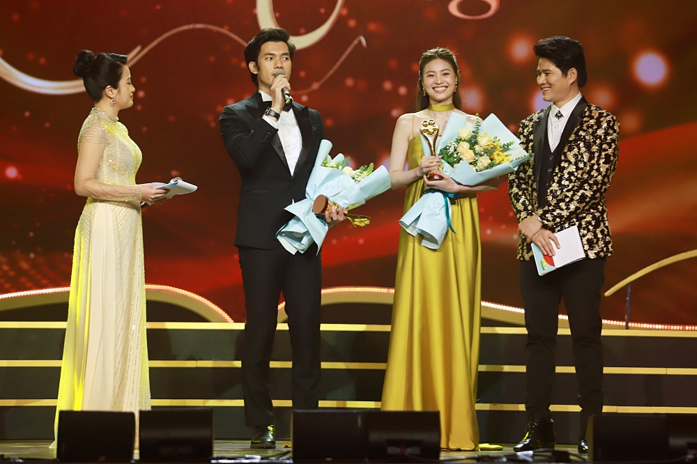 Ngô Kiến Huy nhận cú đúp Mai Vàng, Lan Ngọc lần thứ 3 nhận giải Nữ diễn viên được yêu thích nhất - Ảnh 4.
