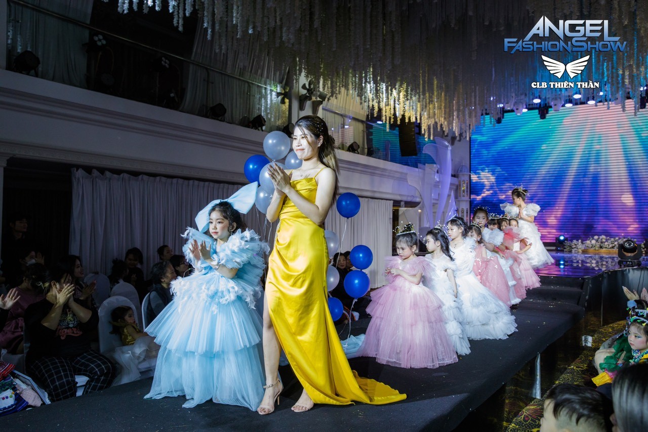Ấn tượng với những thiết kế độc đ&aacute;o, &yacute; nghĩa tại Angel Fashion Show - Ảnh 4.