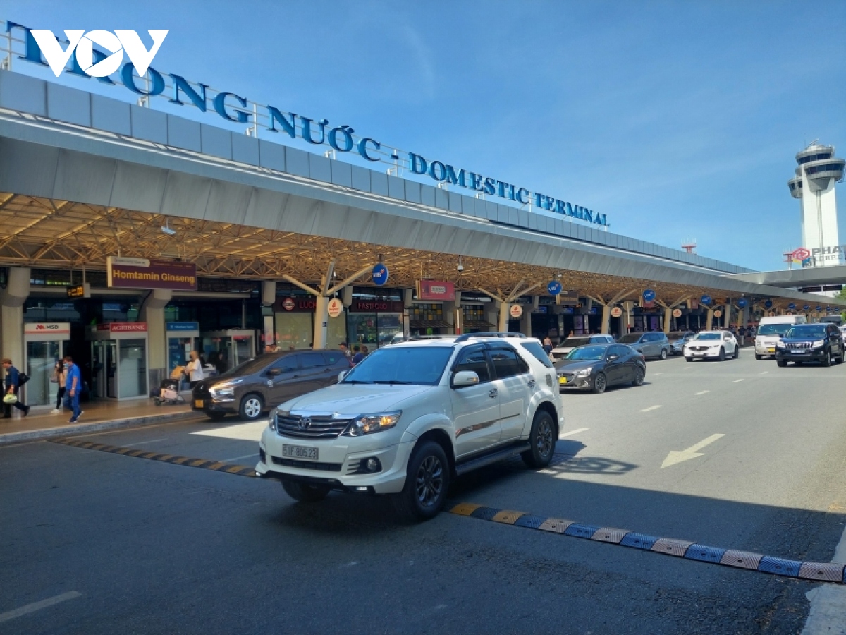 Đưa bãi đệm chứa 100 taxi khu vực sân bay Tân Sơn Nhất vào hoạt động từ 15/1 - Ảnh 2.