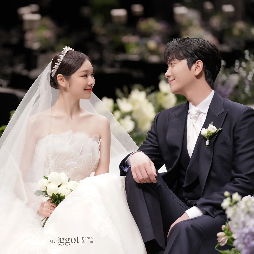 Mãn nhãn trước năm 2022 ngập &quot;hoa tươi&quot; của dàn sao xứ Hàn: Son Ye Jin - Hyun Bin hoàn thành “chỉ tiêu” trong 1 năm, Jiyeon có lễ cưới như mơ - Ảnh 15.