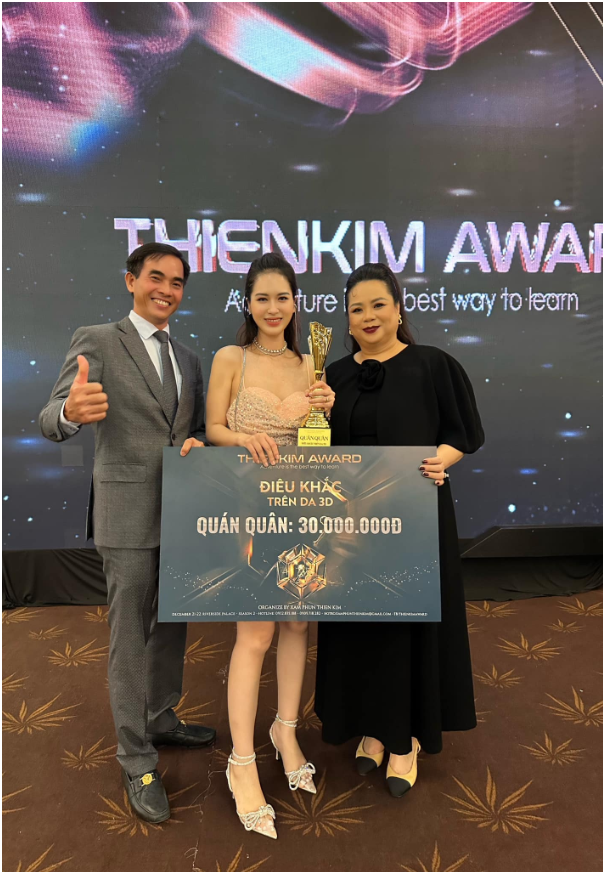 Chuyên gia Quynh Thuong Nguyen đoạt giải quán quân Hairstroke trên da 3D tại cuộc thi Thien Kim Award 2022 - Ảnh 2.