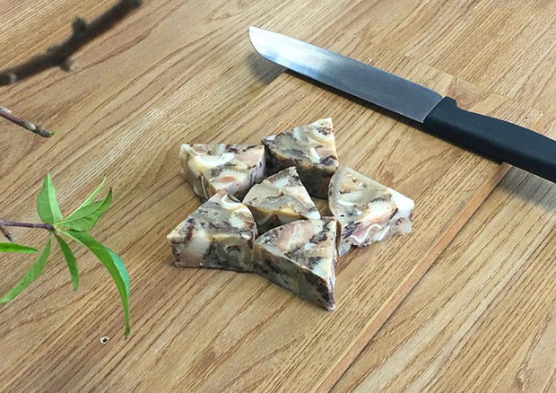 7 cách cắt giò chả đẹp hết nấc, ai nấy cũng phải tấm tắc khen - Ảnh 7. 7 cách cắt giò chả đẹp hết nấc, ai nấy cũng phải tấm tắc khen - Ảnh 7.
