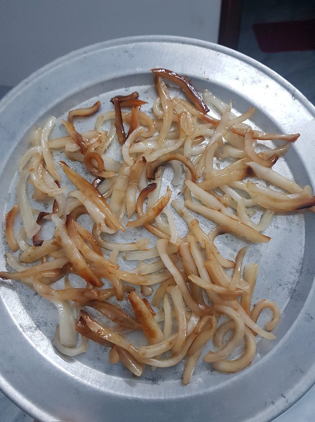 Những siêu phẩm mứt dừa Tết năm nào cũng khiến dân tình cười nghiêng ngả: Người làm giống mực xào, người lại giống nem thính - Ảnh 5. Những siêu phẩm mứt dừa Tết năm nào cũng khiến dân tình cười nghiêng ngả: Người làm giống mực xào, người lại giống nem thính - Ảnh 5.