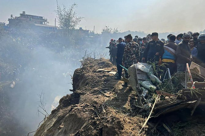 Tiếng kêu cứu từ máy bay rơi ở Nepal - Ảnh 1.