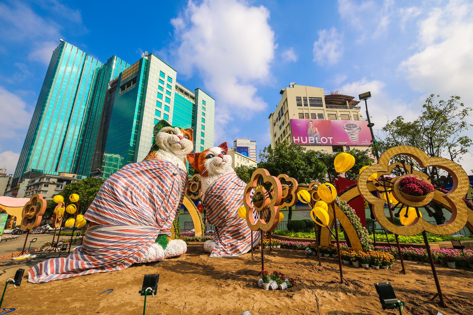 Linh vật mèo của tỉnh thành nào đẹp nhất Tết Quý Mão 2023? - Ảnh 1. Linh vật mèo của tỉnh thành nào đẹp nhất Tết Quý Mão 2023? - Ảnh 1.