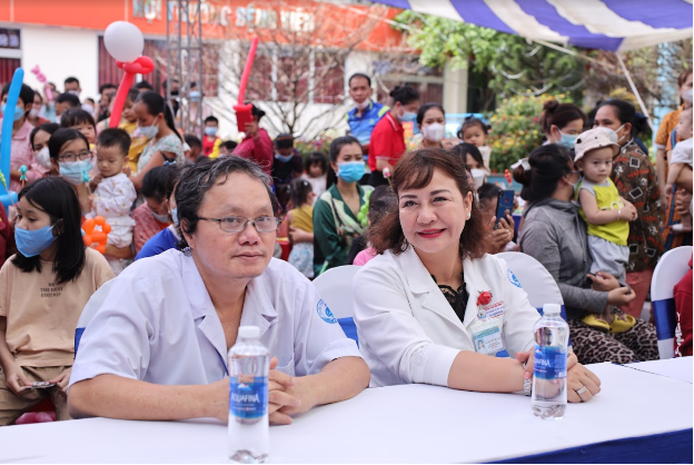 Chuyện những người Trăm lo: Kh&ocirc;ng v&igrave; gi&agrave;u sang nơi th&acirc;n, để ai cũng được đ&oacute;n Tết gi&agrave;u đ&uacute;ng nghĩa - Ảnh 1.