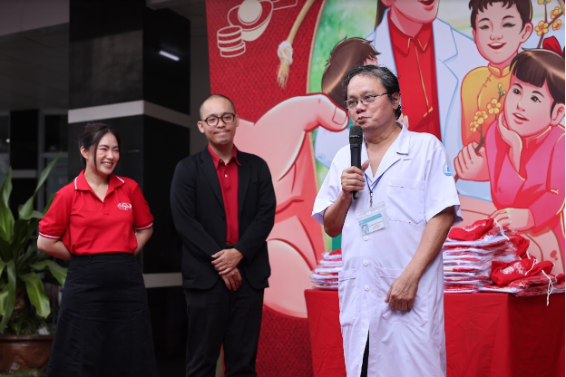 Chuyện những người Trăm lo: Kh&ocirc;ng v&igrave; gi&agrave;u sang nơi th&acirc;n, để ai cũng được đ&oacute;n Tết gi&agrave;u đ&uacute;ng nghĩa - Ảnh 2.