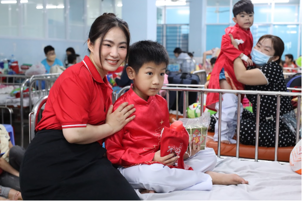 Chuyện những người Trăm lo: Kh&ocirc;ng v&igrave; gi&agrave;u sang nơi th&acirc;n, để ai cũng được đ&oacute;n Tết gi&agrave;u đ&uacute;ng nghĩa - Ảnh 4.