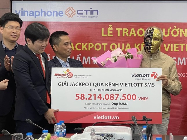 Một cán bộ hưu trí trúng Vietlott hơn 58 tỷ đồng - Ảnh 1. Một cán bộ hưu trí trúng Vietlott hơn 58 tỷ đồng - Ảnh 1.