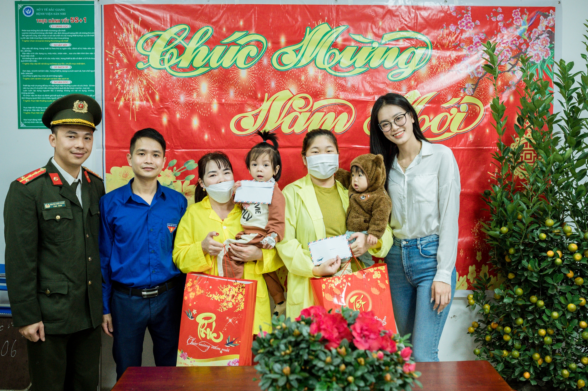 Người đẹp Miss World Việt Nam 2022 Bùi Khánh Linh giản dị khi làm thiện nguyện - Ảnh 1. Người đẹp Miss World Việt Nam 2022 Bùi Khánh Linh giản dị khi làm thiện nguyện - Ảnh 1.