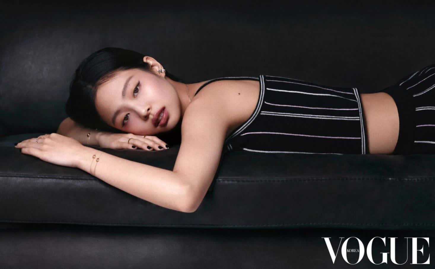 Jennie (BLACKPINK) “bắn ảnh” siêu đỉnh trên tạp chí Vogue: Hiếm ai chỉ khoe lưng thôi cũng sexy xịt máu mũi đến thế này! - Ảnh 9.