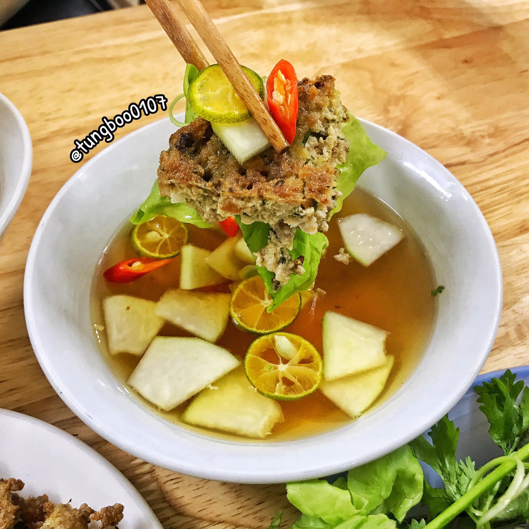 Nhìn lại 10 món ăn trứ danh của Việt Nam được những tờ báo lớn nước ngoài dành lời khen trong năm 2022 - Ảnh 9. Nhìn lại 10 món ăn trứ danh của Việt Nam được những tờ báo lớn nước ngoài dành lời khen trong năm 2022 - Ảnh 9.