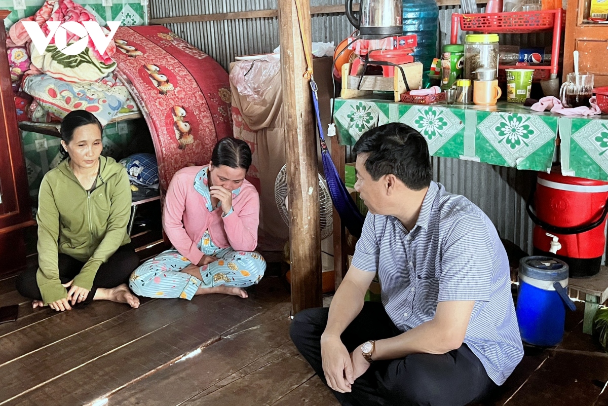 Nỗ lực cao nhất để tiếp cận bé trai lọt bên dưới trụ bê tông ở Đồng Tháp - Ảnh 1.