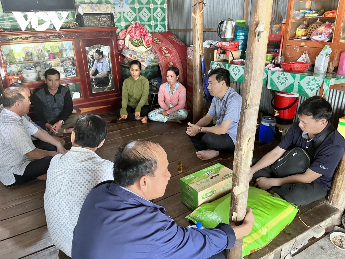 Nỗ lực cao nhất để tiếp cận bé trai lọt bên dưới trụ bê tông ở Đồng Tháp - Ảnh 2.