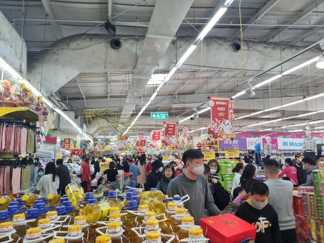 Si&ecirc;u thị, đại l&yacute; H&agrave; Nội đ&ocirc;ng nhưng sức mua yếu - Ảnh 1.