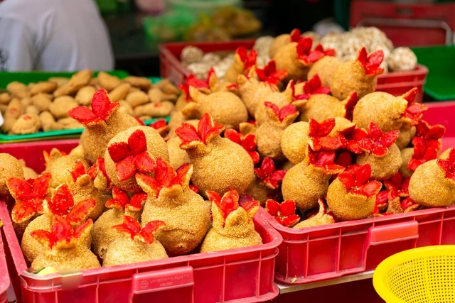 Bánh lựu đỏ: Món bánh mang trong mình nhiều ý nghĩa dịp năm mới - Ảnh 3. Bánh lựu đỏ: Món bánh mang trong mình nhiều ý nghĩa dịp năm mới - Ảnh 3.