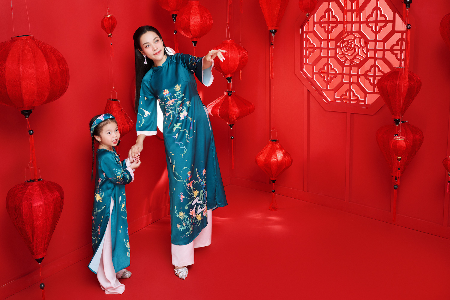 Ngọc Mai - Quốc Nghiệp kết lại một năm rực rỡ bằng đám cưới chính thức - Ảnh 4. Ngọc Mai - Quốc Nghiệp kết lại một năm rực rỡ bằng đám cưới chính thức - Ảnh 4.