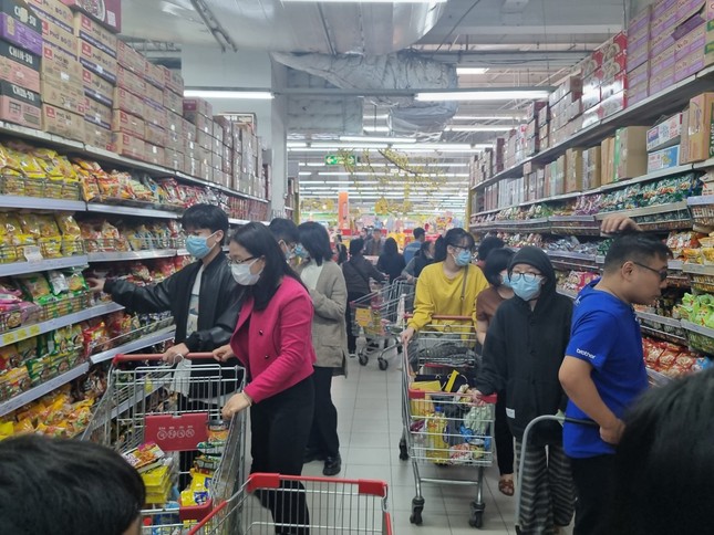 Si&ecirc;u thị, đại l&yacute; H&agrave; Nội đ&ocirc;ng nhưng sức mua yếu - Ảnh 3.
