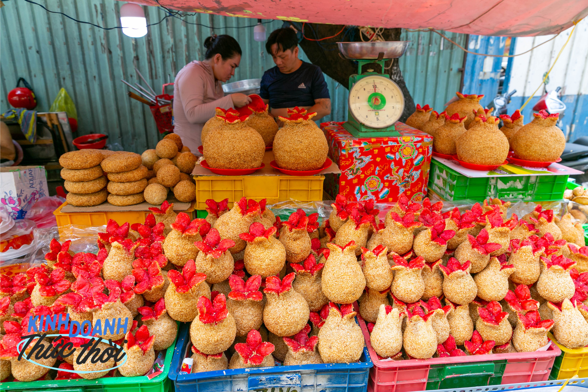 Món bánh tài lộc người Hoa - chưa cần mua về trưng, nhìn thu nhập khủng của người bán cũng đủ thấy 'linh nghiệm' - Ảnh 2.