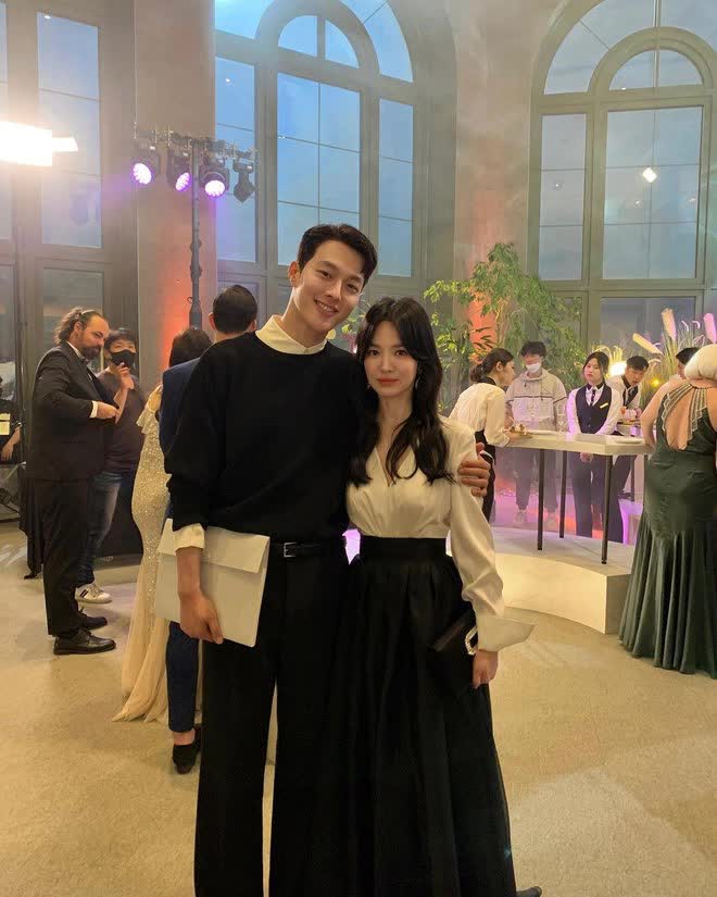 Song Joong Ki - Song Hye Kyo: Cặp vợ chồng có màn trở lại kỳ tích nhất năm nay hậu ly hôn - Ảnh 22. Song Joong Ki - Song Hye Kyo: Cặp vợ chồng có màn trở lại kỳ tích nhất năm nay hậu ly hôn - Ảnh 22.
