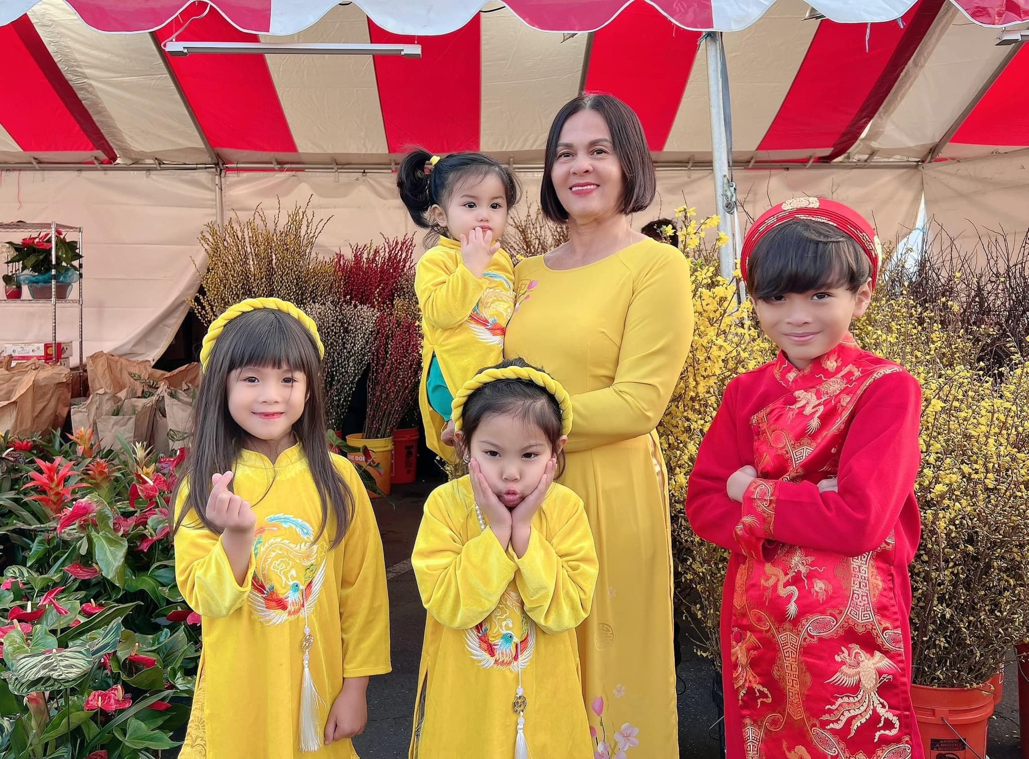 Các em bé nhà ca sĩ Thanh Thảo hạnh phúc đón Tết tại Mỹ, xa quê nhưng luôn dạy con về dịp lễ cổ truyền - Ảnh 2.