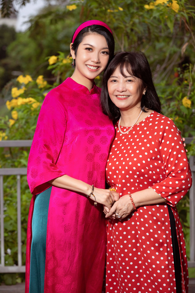 Sao Việt diện áo dài đôi: Vợ chồng Phương Nga rạng rỡ, Huỳnh Hồng Loan dịu dàng bên mẹ - Ảnh 27.