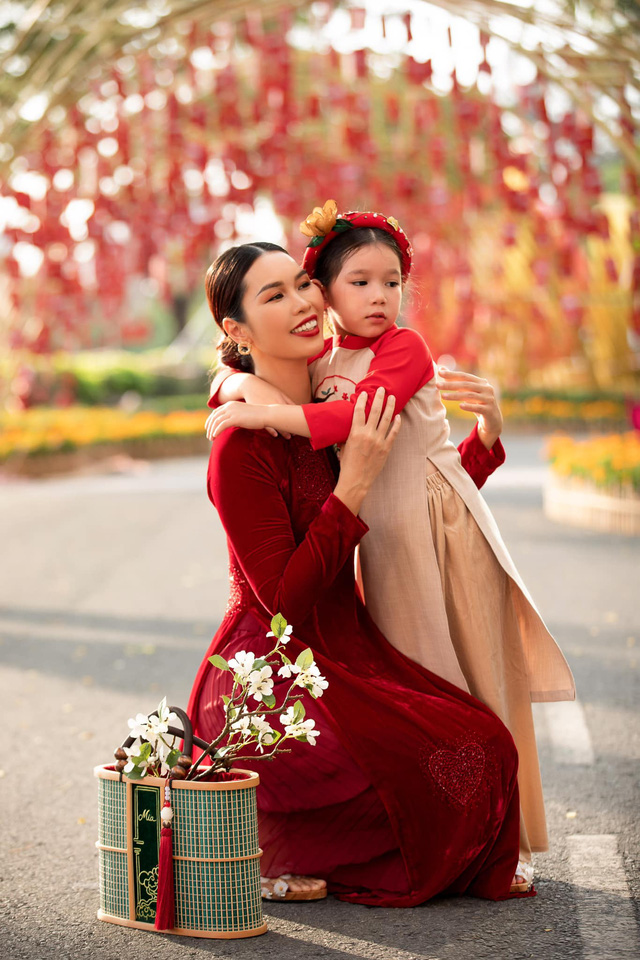 Sao Việt diện áo dài đôi: Vợ chồng Phương Nga rạng rỡ, Huỳnh Hồng Loan dịu dàng bên mẹ - Ảnh 17.