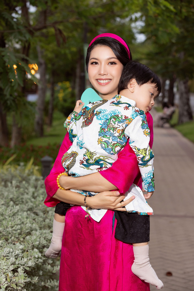 Sao Việt diện áo dài đôi: Vợ chồng Phương Nga rạng rỡ, Huỳnh Hồng Loan dịu dàng bên mẹ - Ảnh 26.