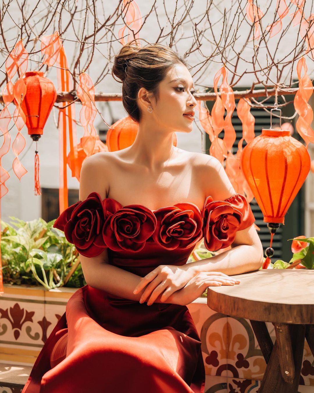 Mùng 1 đầy sắc màu của dàn sao Việt: Hồ Ngọc Hà khoe ảnh đại gia đình, Bảo Thy nổi bật với áo dài đỏ  - Ảnh 4.