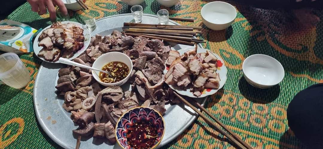 &quot;Đụng lợn&quot; ăn Tết: Gợi lại ký ức văn hóa làng quê xưa  - Ảnh 3.