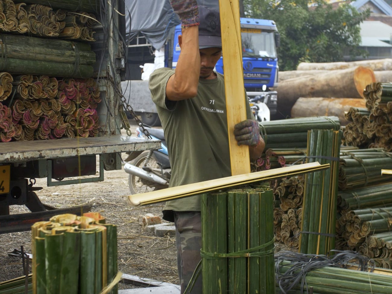 Quảng Phú Cầu - Làng nghề làm hương trăm tuổi của Việt Nam gây ấn tượng trên báo nước ngoài