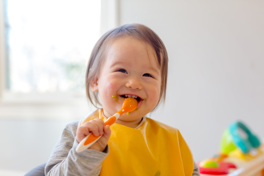 Chuyên gia dinh dưỡng chia sẻ nguyên tắc bổ sung bữa phụ cho trẻ - Ảnh 1.