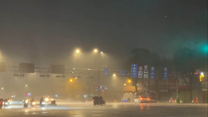 Chiều tối mùng 3 Tết: mưa to bất thường, cảnh báo ngập ở TP.HCM, Bình Dương - Ảnh 3.