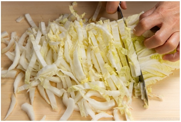 Cải thảo trộn chua ngọt: Món ngon chống ngán hiệu quả cho bữa cơm ngày Tết - Ảnh 1.