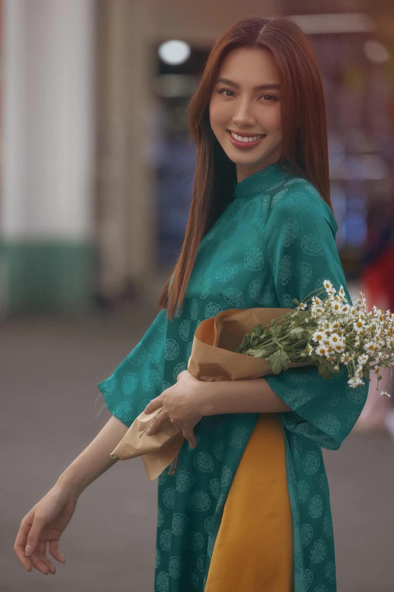 Mê mệt loạt áo dài Tết của Hoa hậu Thủy Tiên: toàn đồ local brand quen mặt, thiết kế điệu đà cứ diện là xinh - Ảnh 2.