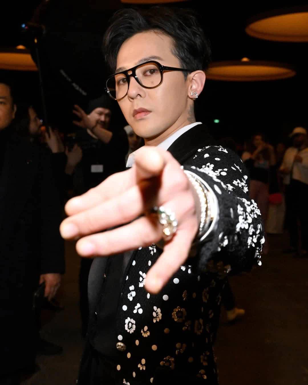G-Dragon Hóa 'Fashion King' Tại Show Chanel