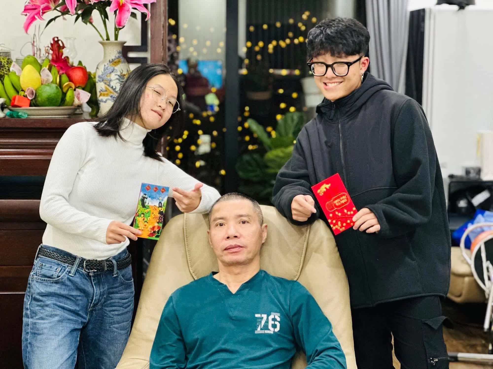 NS Công Lý bật khóc khi các con đến chúc Tết, bà xã tiết lộ lý do gây xúc động - Ảnh 1. NS Công Lý bật khóc khi các con đến chúc Tết, bà xã tiết lộ lý do gây xúc động - Ảnh 1.