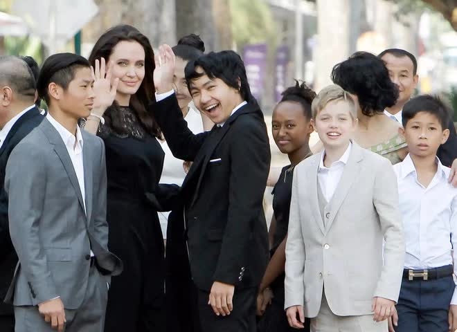 Cách dạy con khác biệt của &quot;mẹ Mèo&quot; Angelina Jolie: Tự do được ưu tiên nhưng cũng có nguyên tắc gây tranh cãi - Ảnh 4.