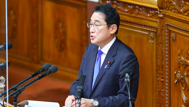 Thủ tướng Nhật cảnh báo khủng hoảng ‘rối loạn chức năng xã hội’ - Ảnh 1.