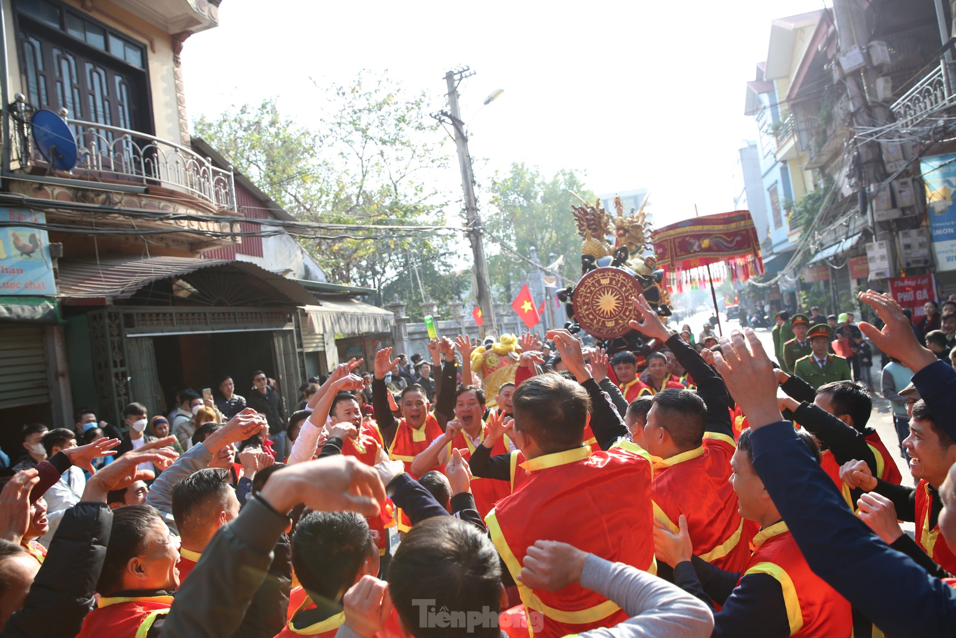 Tưng bừng lễ hội rước pháo khổng lồ ở làng Đồng Kỵ - Ảnh 5.