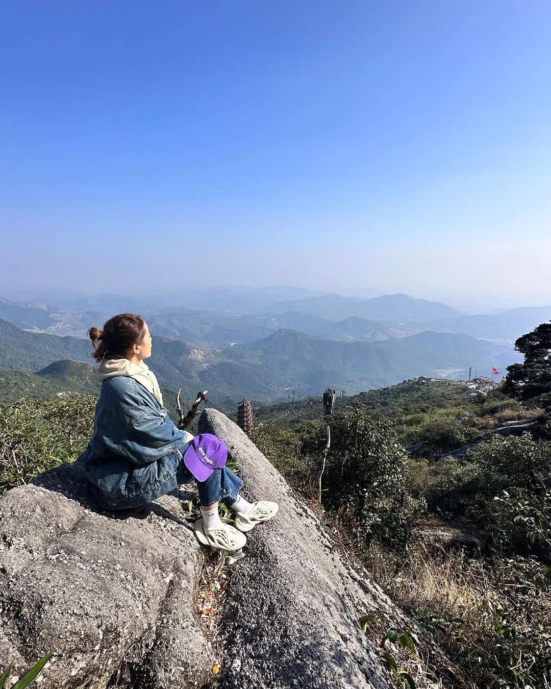 Mê mẩn hình ảnh du xuân của sao Việt: Huyền My - Đoan Trang siêu sang giữa trời Tây, Minh Tú dịu dàng bất ngờ khi ở Hàn Quốc - Ảnh 8.